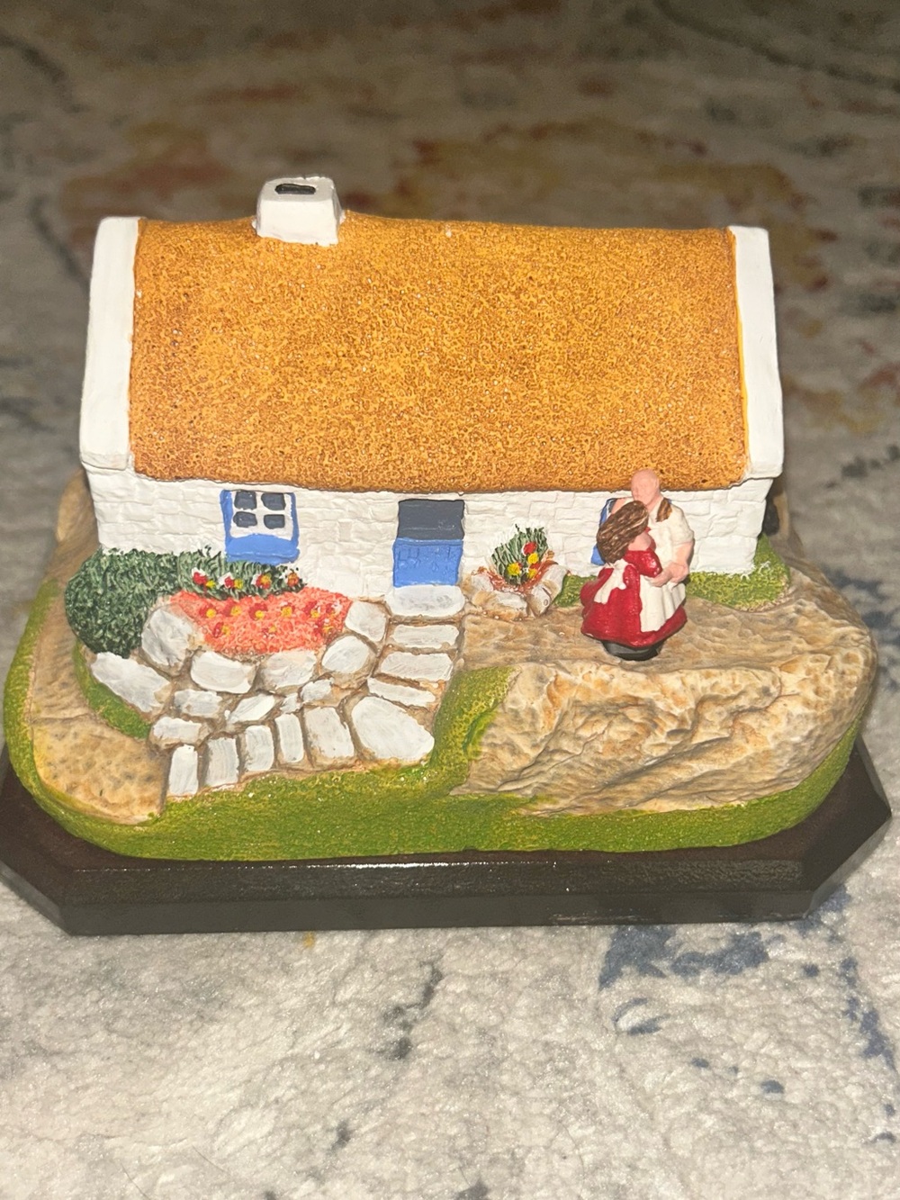Handcrafted in Ireland Killbegs Cottage “Danny Boy” Musical Cottage Figurine